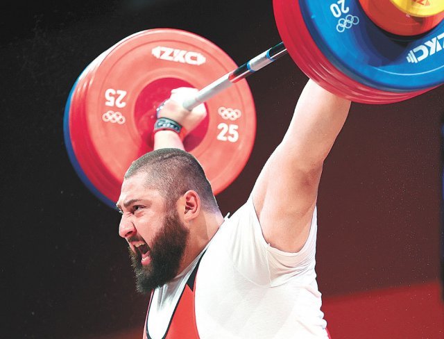 역도의 라샤 탈라카제(조지아)는 괴성과 함께 남자 역도 109kg 이상급에서 세계신기록(인상 223kg, 용상 265kg, 합계 488kg)을 세웠다. 도쿄=AP 뉴시스