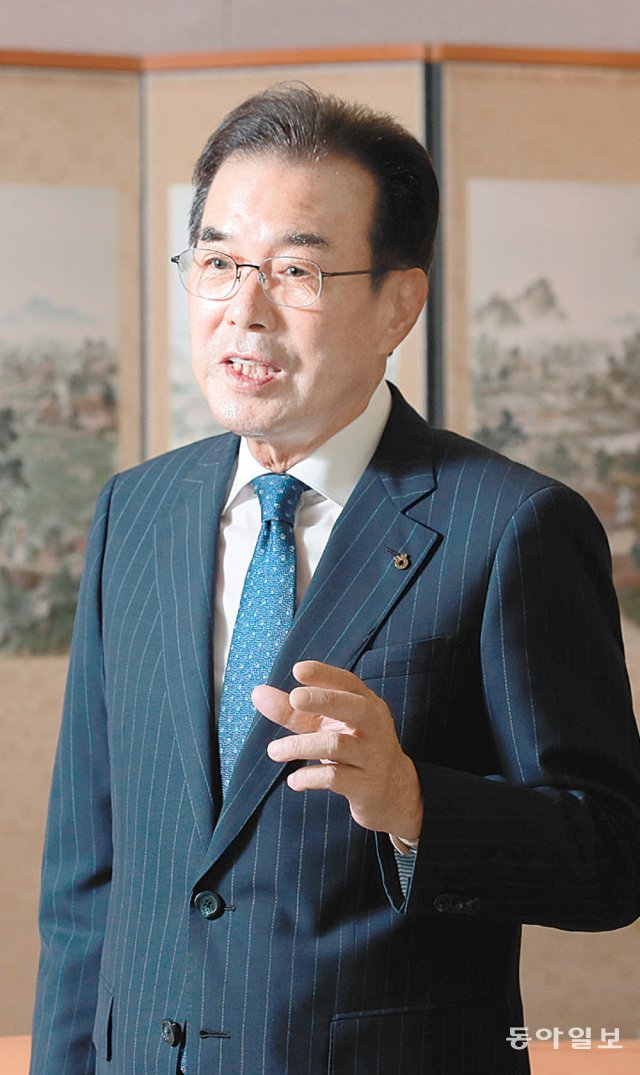 이성희 농협중앙회장은 3일 서울 중구 농협중앙회 본관에서 동아일보와 인터뷰하며 “올해 창립 60주년을 맞아 농협의 디지털 혁신을 가속화하겠다”고 밝혔다. 송은석 기자 silverstone@donga.com