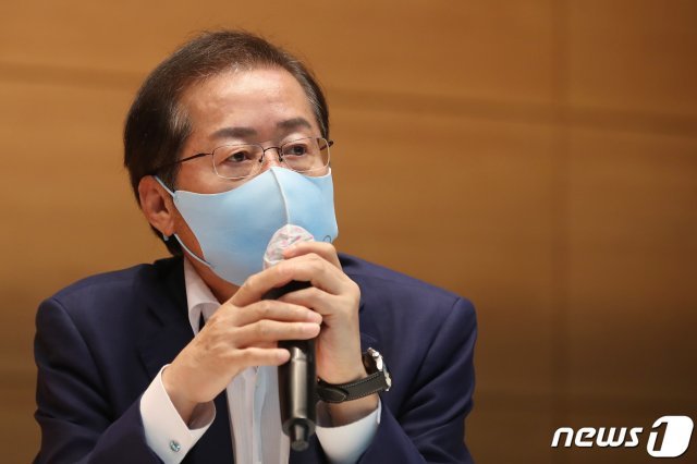 홍준표 “정부에 이명박-박근혜 형집행정지, 이재용 가석방 요청”
