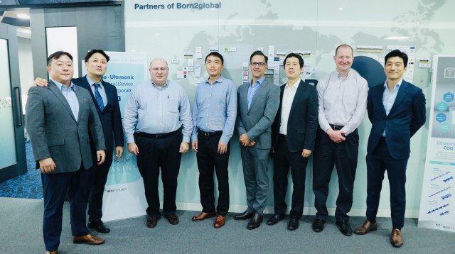 메디퓨처스 김지민 대표(맨 오른쪽)를 비롯한 사업 관계자들의 모습, 출처: 메디퓨처스