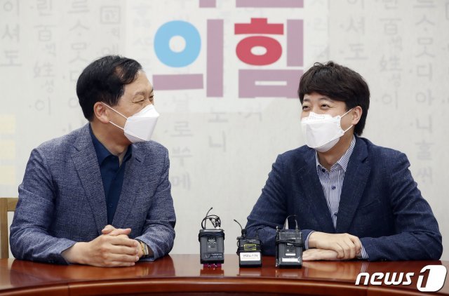 국민의힘 이준석 대표(오른쪽)와 김기현 원내대표. 2021.6.13/뉴스1 © News1