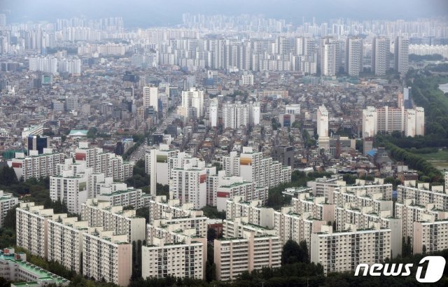 서울 아파트 단지의 모습. 2021.8.2/뉴스1 © News1