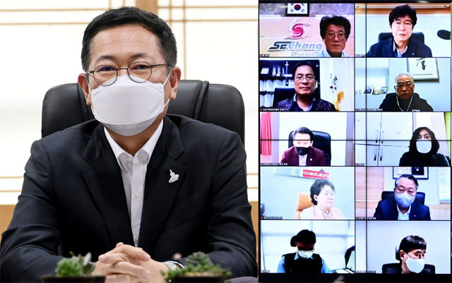 박남춘 인천시장(왼쪽)이 3월 26일 열린 ‘제2기 인천광역시 일자리위원회 온라인 통합 출범식’에서 참석자들과 다양한 의견을 나누고 있다. 인천시 제공