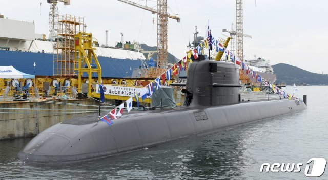 우리 기술로 독자 설계·건조한 3000톤급 해군 잠수함 1번함 ‘도산안창호함’(KSS-Ⅲ)이 13일 취역했다. (해군 제공) 2021.8.13/뉴스1