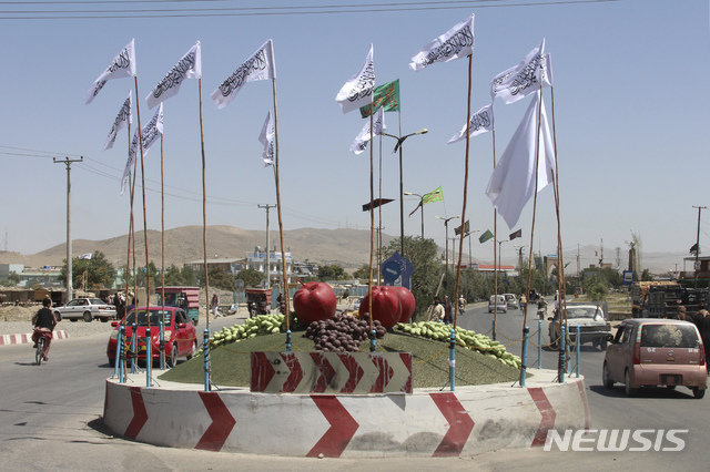 아프간 가즈니에 걸려 있는 탈레반 깃발
