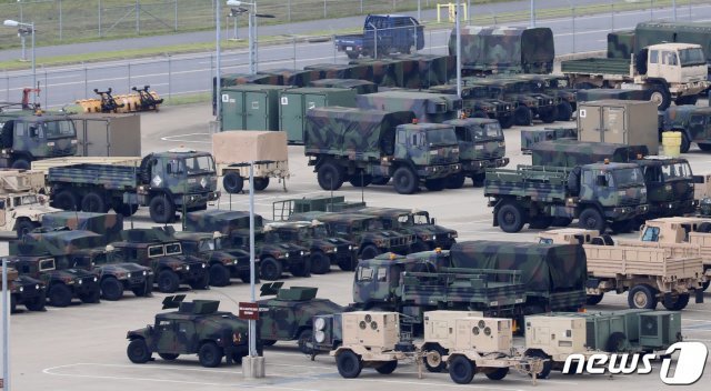 경기도 평택 소재 주한미군기지 ‘캠프 험프리스’의 미군 트럭들. 2021.8.10/뉴스1 © News1
