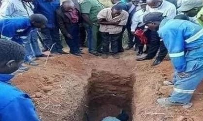 잠비아의 제임스 사카라(22) 목사가 신도들에게 부탁해 자발적으로 생매장된 지 3일 후 사망한 채로 발견됐다. (페이스북 갈무리) © 뉴스1