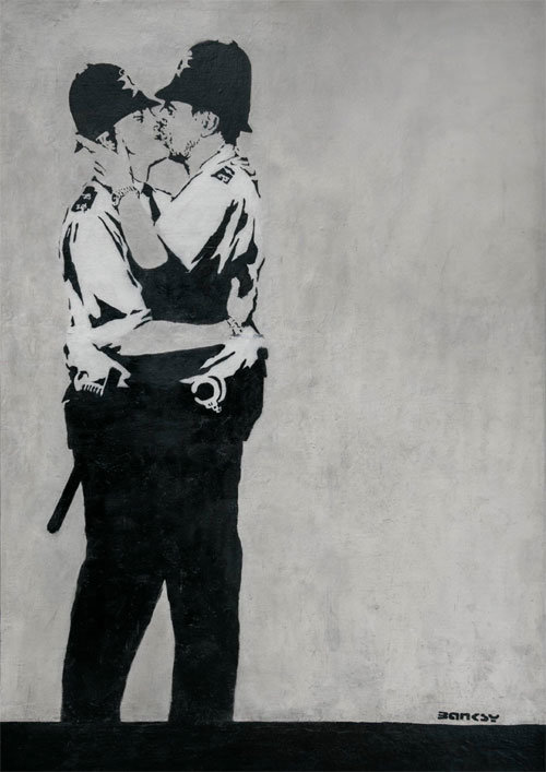 뱅크시, ‘키스하는 경찰관’, 2004년. 미국 워싱턴 제프리 다이너 갤러리 제공