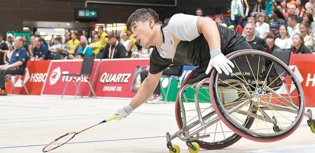 배드민턴 휠체어(WH2) 남자 단식 세계랭킹 1위 김정준은 2020 도쿄 패럴림픽(장애인올림픽)에서 초대 챔피언 등극을 노린다. 태권도와 함께 배드민턴은 이번 대회부터 정식 종목이 됐다. 대한장애인배드민턴협회 제공