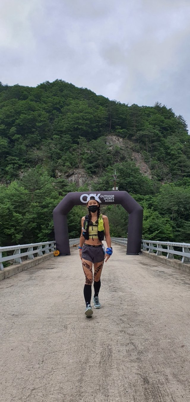송혜경 씨는 2019년 10월 산악마라톤 트레일러닝을 시작했다. 지난해 코로나 19가 확산된 뒤에는 주로 산을 달리고 있다. 송혜경 씨 제공.