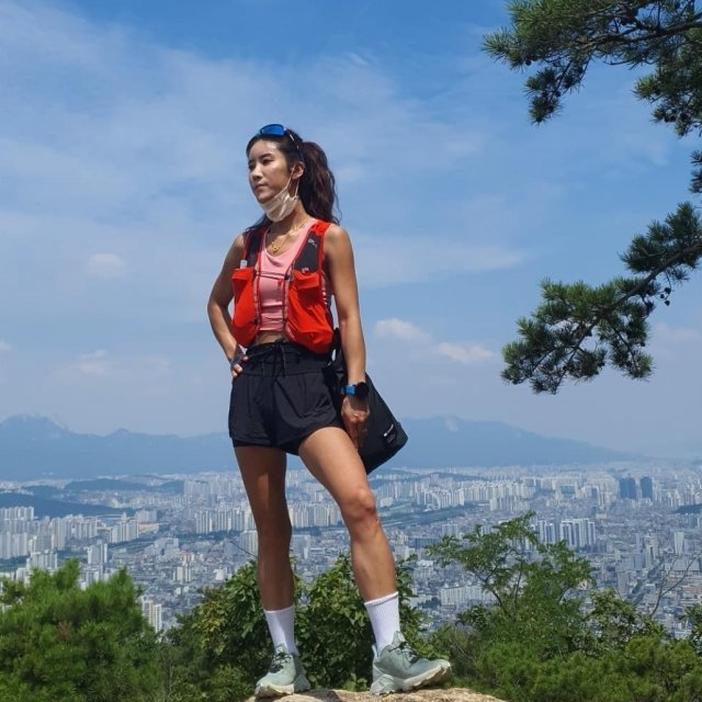 홍천러너 송혜경 씨는 요즘 산을 달리는 재미에 빠져 있다. 산을 달리면 심신이 건강해진다고 한다. 송혜경 씨 제공.
