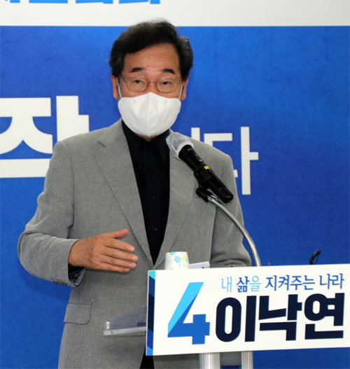 더불어민주당 이낙연 전 대표는 이날 민주당 대전시당에서 열린 기자간담회에서 충청권 공약에 대해 발언하고 있다. 대전=뉴시스