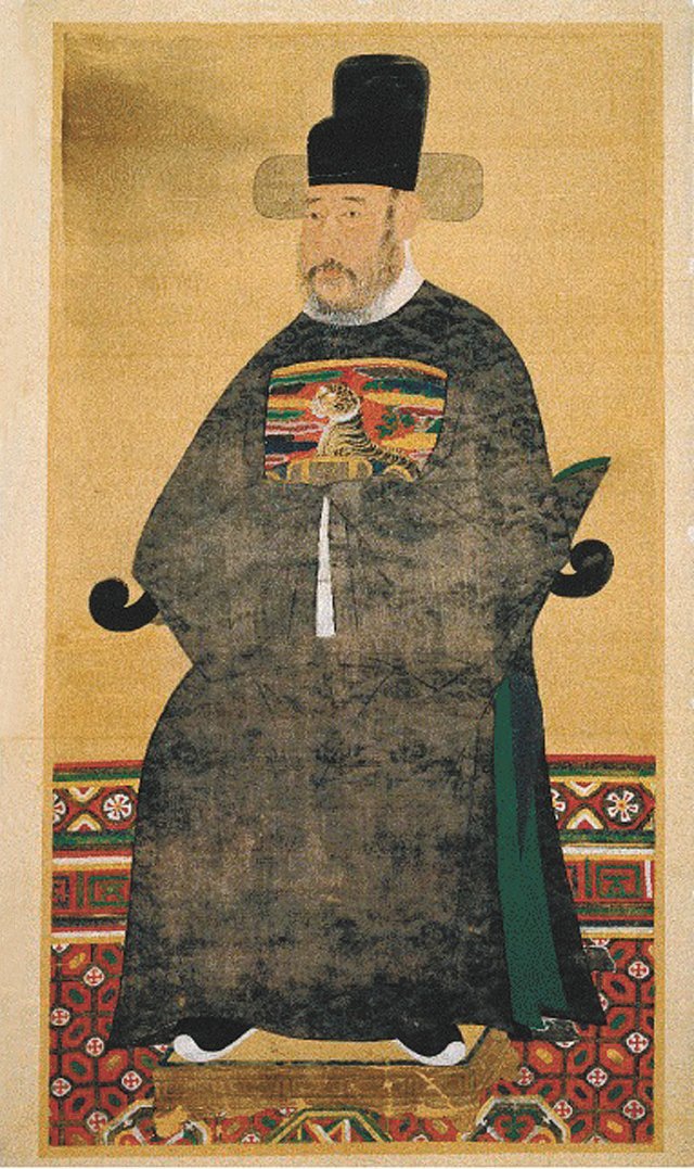 조선 인조 때 형조판서를 지낸 조경의 초상화. 그의 발밑으로 화려한 무늬의 조선시대 카펫 ‘모담’이 깔려 있다. 국립대구박물관 제공
