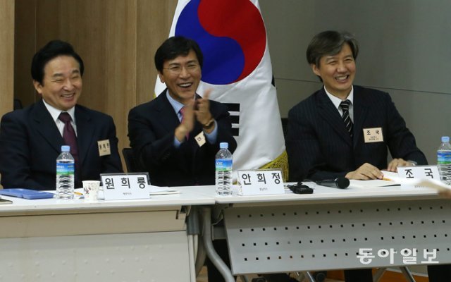 2016년 10월 27일 서울 관악구 서울대학교 아시아연구소에서 열린 ‘제1회 서울대 국가정책포럼’에 참석한 당시 원희룡 제주지사(왼쪽), 안희정 충남지사(중간), 조국 서울대 교수. 동아일보DB.