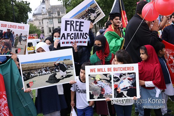지난 18일 영국 런던에서 모인 아프가니스탄 시위대. ⓒGettyImagesBank