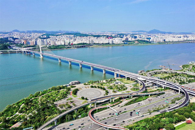 월드컵대교 북단에서 바라본 다리 전경. 서울시는 9월 1일 낮 12시부터 월드컵대교와 서부간선지하도로를 개통한다. 서울시 제공