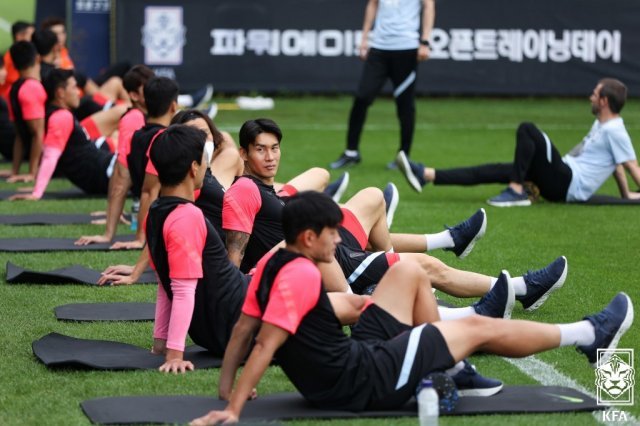 축구 A대표팀 이용이 30일 오후 경기도 파주트레이닝센터(NFC)에서 열린 2022 FIFA 카타르 월드컵 아시아 최종예선 대비 소집 훈련에 임하고 있다. (대한축구협회 제공) 2021.8.30/뉴스1