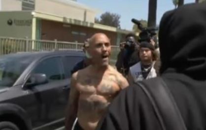 지난 3일(현지시간) 미국 LA 카운티 검찰은 스파업소 여탕에서 신체 주요 부위를 노출한 대런 머리저를 기소했다. (유튜브 갈무리) © 뉴스1