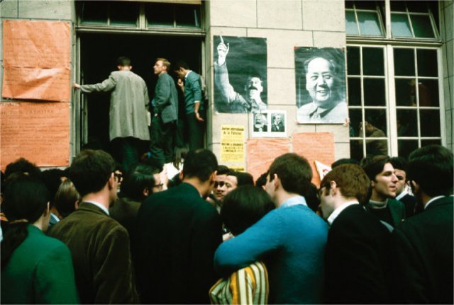 68혁명 당시 유럽 대학 캠퍼스에 나붙은 마오쩌둥 중국 주석
초상화. [GETTYIMAGES]
