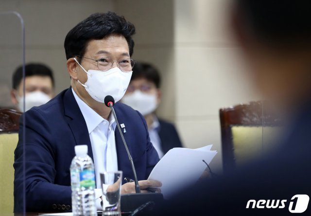 더불어민주당 송영길 대표가 3일 오후 대전 유성구 어은동 한국항공우주연구원을 방문해 시설을 둘러보기 전 인사말을 하고 있다. 2021.9.3/뉴스1 © News1