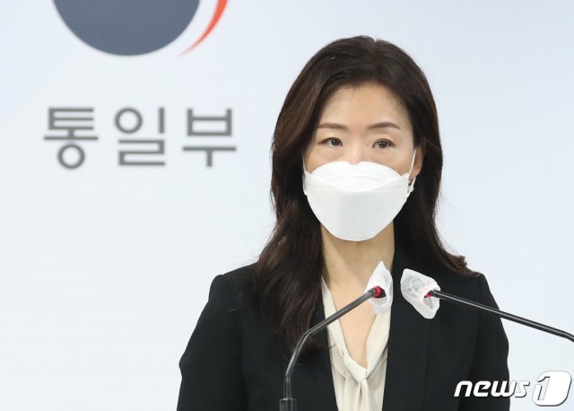 이종주 통일부 대변인이 30일 오전 서울 종로구 정부서울청사에서 열린 정례브리핑에서 북한 동향 관련 취재진의 질문을 받고 있다. 2021.8.30/뉴스1 © News1