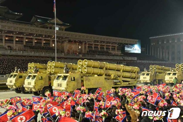 제8차 북한 조선노동당 대회 기념 열병식. (평양 노동신문=뉴스1)