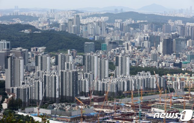 서울 강남구,서초구 일대 아파트 단지의 모습. © News1