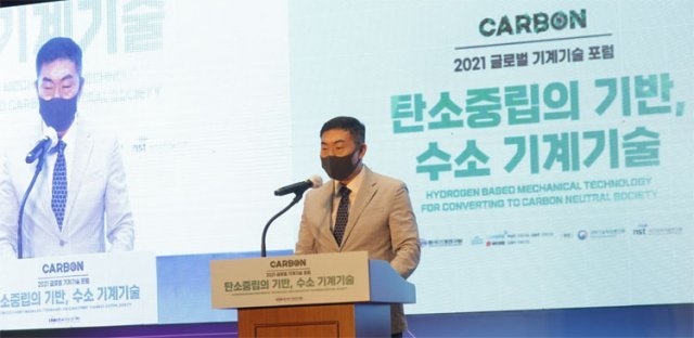 8일 한국기계연구원이 온라인으로 주최한 ‘2021 글로벌 기계기술 포럼’ 개회식에서 박상진 한국기계연구원장이 환영 인사를 하고 있다. 한국기계연구원 제공
