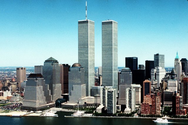 1990년 촬영된 세계 무역 센터의 쌍둥이 빌딩. AP=뉴시스
