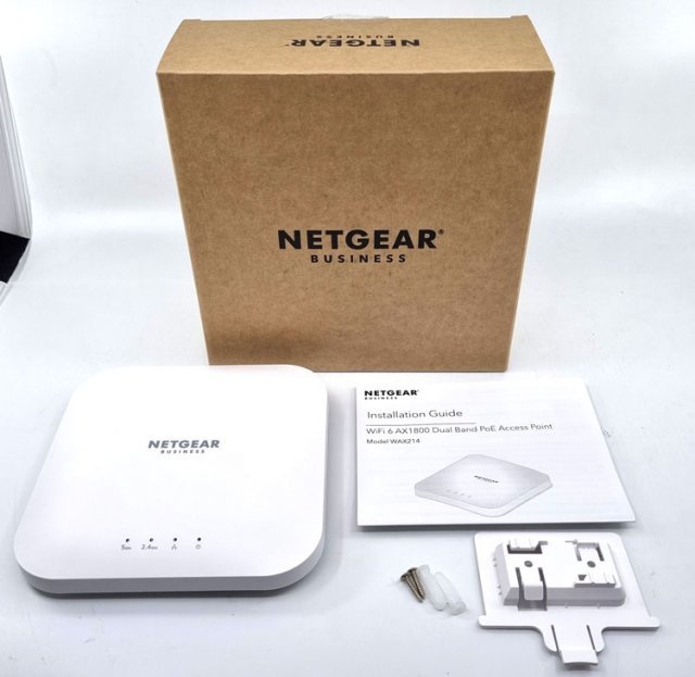 넷기어 WAX214 제품 구성 (출처=IT동아)