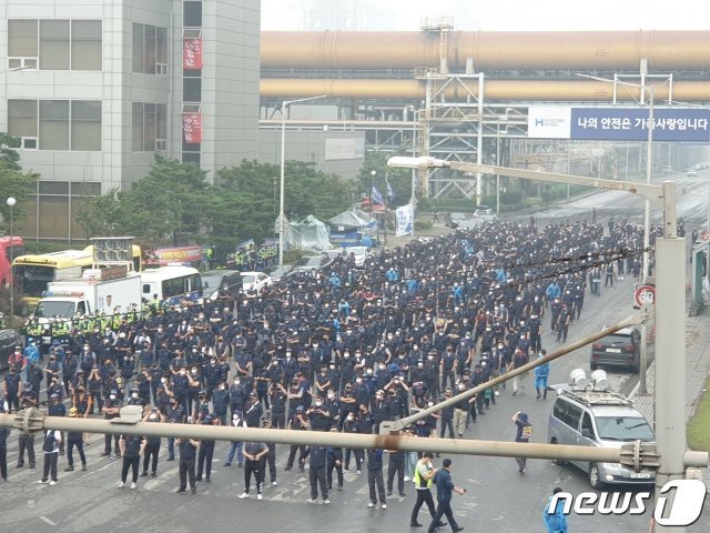 지난달 25일과 31일 불법집회로 수사를 받고 있는 당진 현대제철 비정규직노조가 8일 또 한 차례 대규모 집회를 예고했다.(독자 제공).© 뉴스1