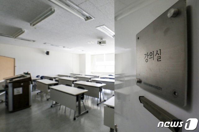 지난 10일 서울의 한 대학 강의실이 비대면 수업 등의 이유로 인해  텅 비어 있다. /뉴스1 © News1