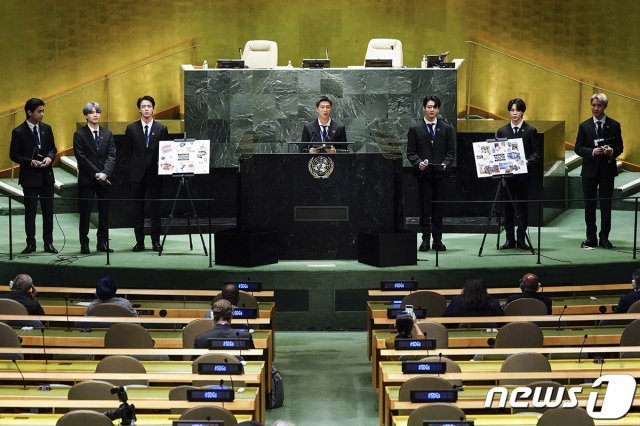 그룹 방탄소년단(BTS)이 20일(현지시간) 뉴욕 유엔본부에서 열린 제76차 유엔 총회 SDG Moment(지속가능발전목표 고위급회의) 개회 세션에서 발언하고 있다. (청와대 제공) 2021.9.21/뉴스1