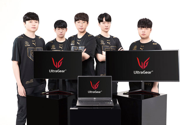 LG전자는 글로벌 e스포츠 기업 젠지 이스포츠(Gen.G Esports)와 파트너십을 맺고 MZ세대와의 소통에 적극 나서고 있다. LG 울트라기어 브랜드를 앞세워 e스포츠 팬을 공략할 계획이다.