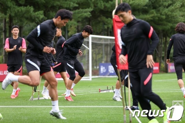 한국 축구대표팀 손흥민이 1일 경기도 파주트레이닝센터에서 2022 국제축구연맹(FIFA) 카타르 월드컵 아시아지역 최종예선 이라크와의 경기를 앞두고 훈련에 열중하고 있다. (대한축구협회 제공) 2021.9.1/뉴스1