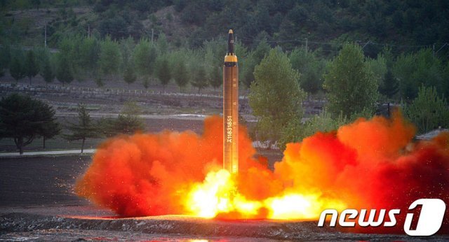 북한의 중거리탄도미사일 ‘화성-12’형 (미국 CSIS 미사일 방어 프로젝트) © 뉴스1