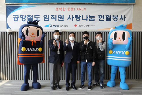 (왼쪽부터) 인천혈액원 백종운 헌혈개발팀장, 이후삼 사장, 이상호 노조위원장, 임재갑 사무국장