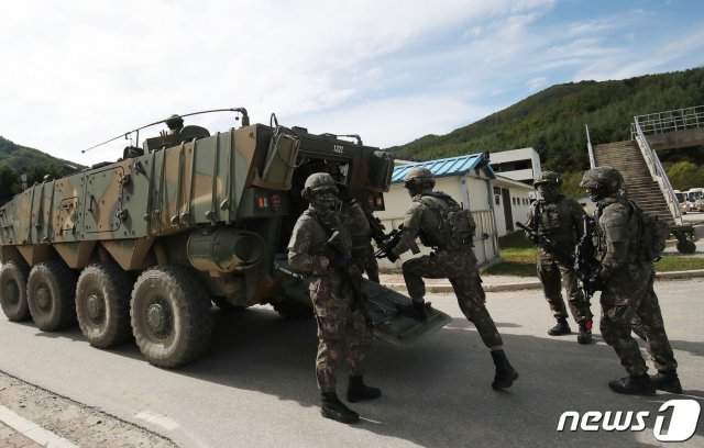 지난 16일 강원도 인제군 육군과학화전투훈련단(KCTC)에서 ‘아미티이거4.0’ 전투실험이 시연되고 있다. 2021.9.17/뉴스1 © News1