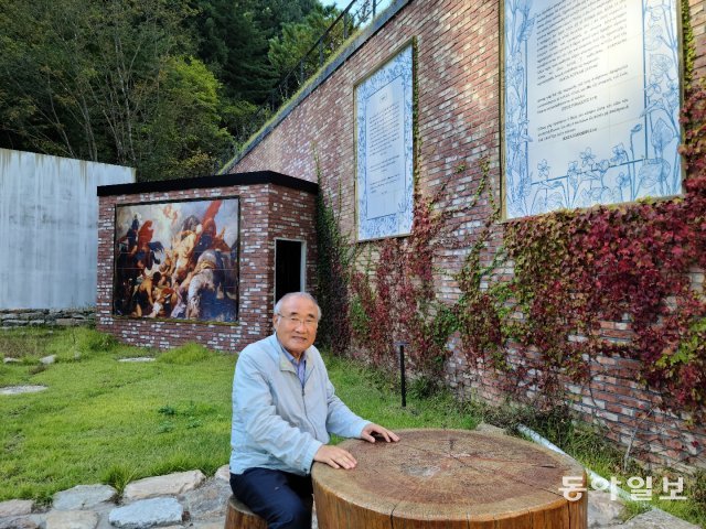 경기 가평군 설악면 ‘생명의빛홈타운’에 조성된 겟세마네 동산에서 만난 홍정길 목사. 주변에 산책로와 14개의 작은 기도실이 있고, 산책로 벽면에는 24개 언어로 된 기도문이 설치돼 있다. 가평=김갑식 문화전문기자 dunanworld@donga.com