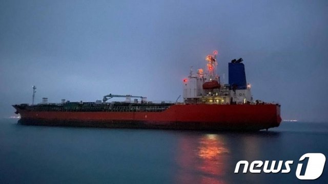 지난 1월4일 호르무즈 해협 오만 인근 해역서 이란 혁명수비대에 의해 나포된 ‘한국케미호’ 선박과 선장이 9일 억류가 해제됐다. 사진은 한국케미호.(외교부 제공)2021.4.9/뉴스1 © News1