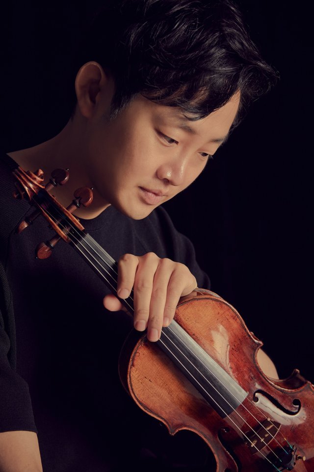 김재영은 ‘브람스의 바이올린 소나타 세 곡은 그의 작품 중에서도 소박하며 내밀하고 개인적인 영역에 속한다’고 말했다.



목프로덕션 제공 ⓒJino Park