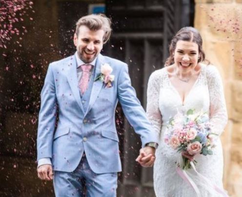 청혼 후 결혼을 미루고 3년의 시간 동안 함께 다이어트를 해온 비키 채퍼(오른쪽)와 남자친구 데이비드(왼쪽). (트위터 갈무리) © 뉴스1