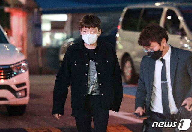 무면허 운전과 음주측정 거부·경찰관 폭행 등 혐의로 입건된 장제원 국민의힘 의원 아들인 래퍼 노엘(본명 장용준)이 지난달 30일 서울 서초구 서초경찰서에서 경찰 조사를 위해 출석하고 있다. 2021.9.30/뉴스1 © News1