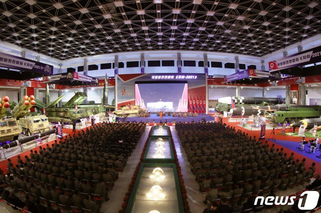 지난 11일 북한 평양 소재 3대 혁명전시관에서 국방발전전람회 ‘자위-2021’가 개막했다. (평양 노동신문=뉴스1)