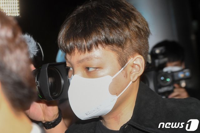 무면허 운전과 음주측정 거부·경찰관 폭행 등 혐의로 입건된 장제원 국민의힘 의원 아들인 래퍼 노엘(본명 장용준)이 지난달 30일 서울 서초구 서초경찰서에서 경찰 조사를 위해 출석하고 있다. 2021.9.30/뉴스1 © News1