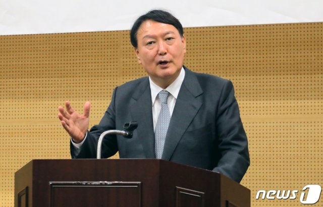 윤석열 국민의힘 대선 경선 후보가 지난 11일 오후 광주 서구 치평동 김대중컨벤션센터에서 열린 ‘윤석열 국민캠프 광주·전남 선거대책위원회 출범식 및 임명장 수여식’에서 발언하고 있다. © News1