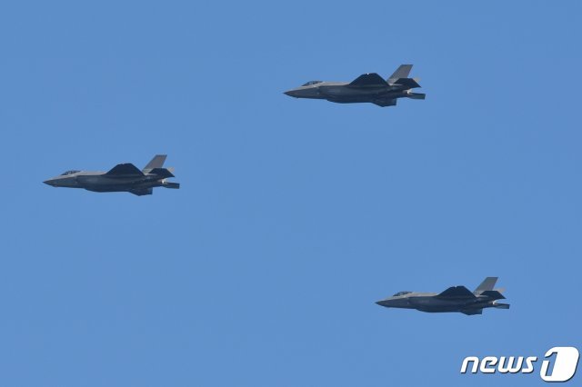 F-35A ‘프리덤 나이트’ 스텔스 전투기 편대. 2021.10.1/뉴스1 © News1