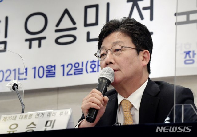 국민의힘 대선 주자인 유승민 전 의원이 12일 서울 중구 한국프레스센터에서 열린 한국기자협회 초청 토론회에서 발언하고 있다. 뉴시스