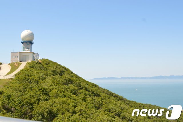 백령도 대기오염집중측정소에서 바라본 북한 장산곶. © News1