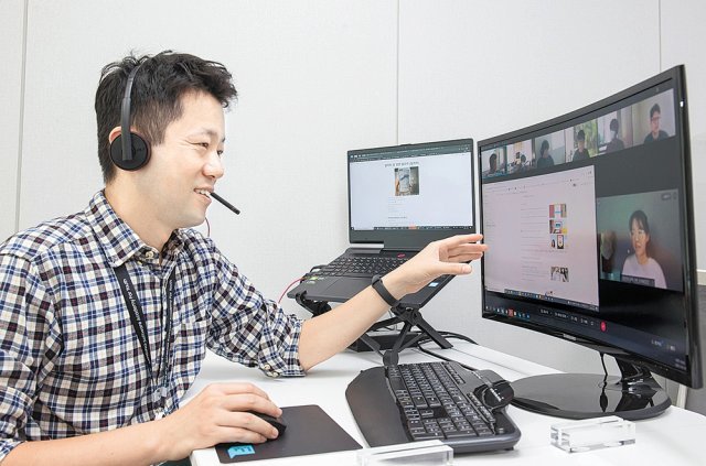 서울 강남구 ‘삼성 청년 소프트웨어 아카데미(SAFFY)’ 서울캠퍼스에서 강사가 교육생들을 대상으로 온라인 수업을 진행하고 있다. 삼성전자 제공